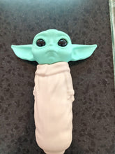 Cargar imagen en el visor de la galería, PIPA SILICON BABY YODA